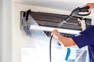 "Profesyonel klima bakımında uygulanan teknik işlemler"